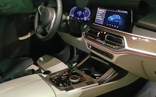 BMW「X7」新旗艦SUV、室内完全公開で2列目まで丸見え！10月中旬公開へ