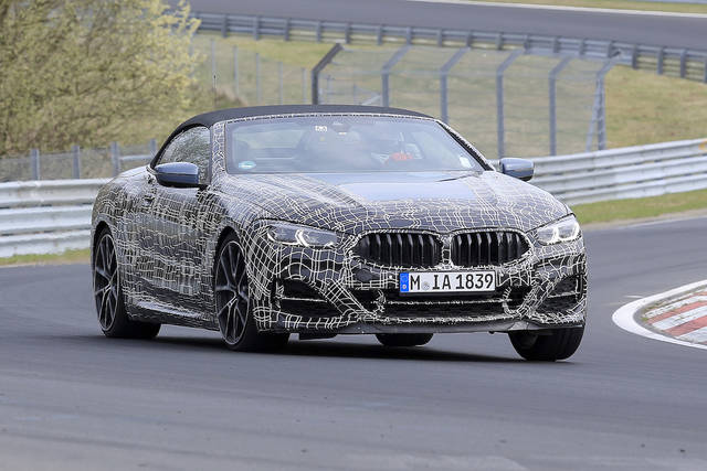 BMW「M850i」クーペ＆カブリオレ最終開発車両がニュルで競演！