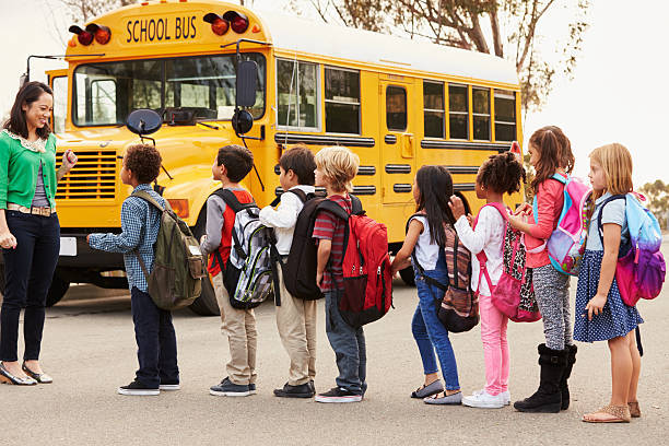 大型車のドライバー不足から、アリゾナ州ではスクールバスの運転距離が長くなり、学校に遅刻する生徒が続出しているんだって